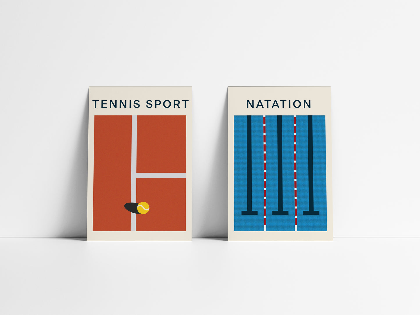 Deux affiches, l'une sur le tennis et l'autre sur la natation